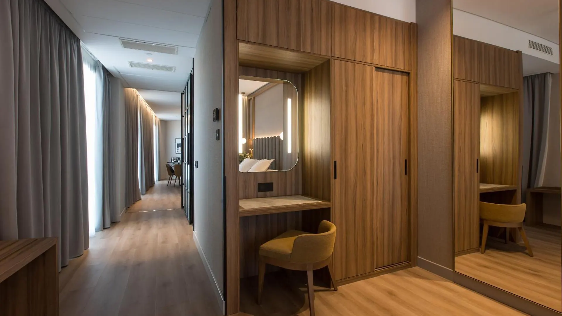 Hotel Giralda Center Seville 4*,