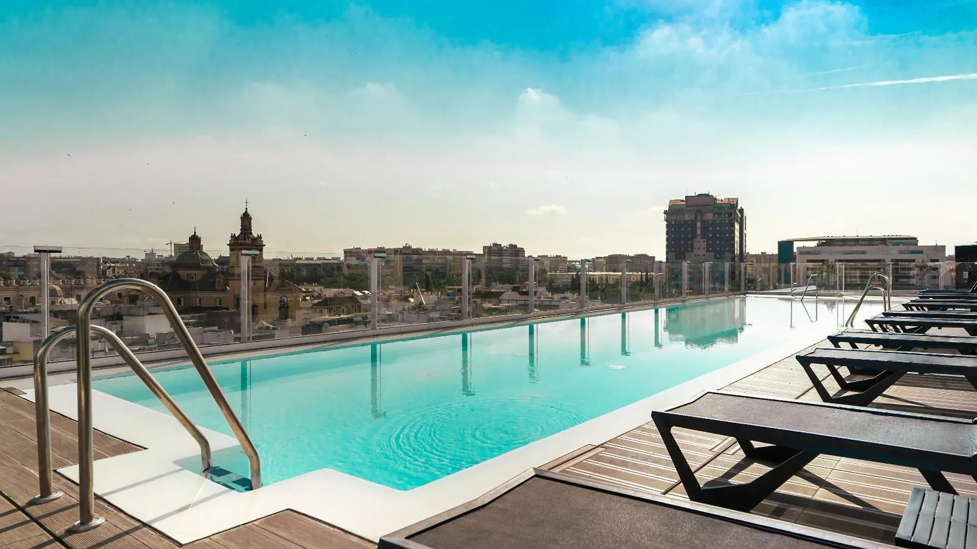 Hotel Giralda Center location